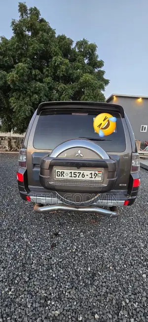 Mitsubishi Pajero 2013 Beige