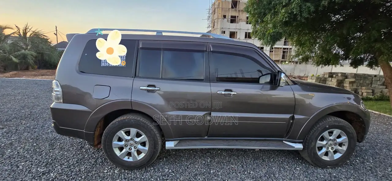 Mitsubishi Pajero 2013 Beige