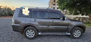 Mitsubishi Pajero 2013 Beige