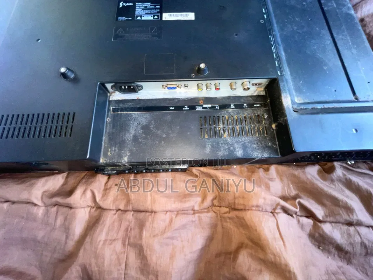 43" Syinix Smart TV (Broken Screen / for Parts)