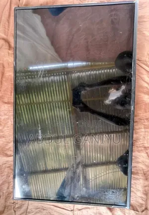 43" Syinix Smart TV (Broken Screen / for Parts)