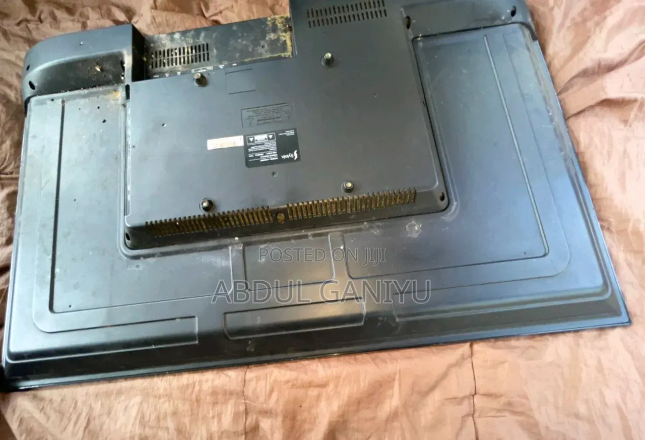 43" Syinix Smart TV (Broken Screen / for Parts)