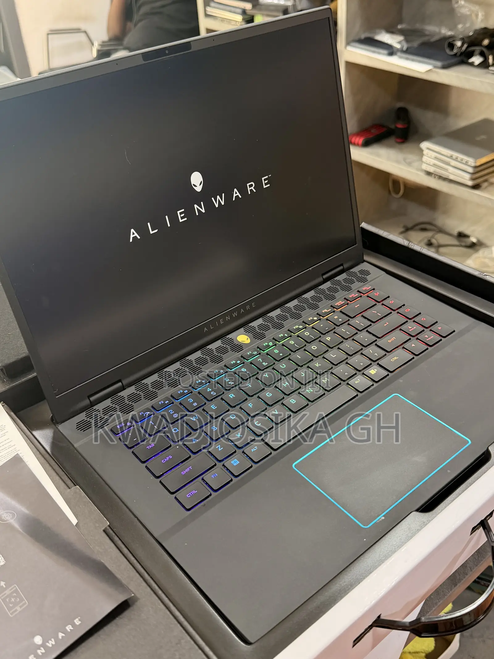New Laptop Alienware M16 R2 16GB Intel Core Ultra 7 SSD 1T