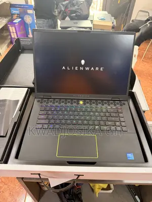 New Laptop Alienware M16 R2 16GB Intel Core Ultra 7 SSD 1T