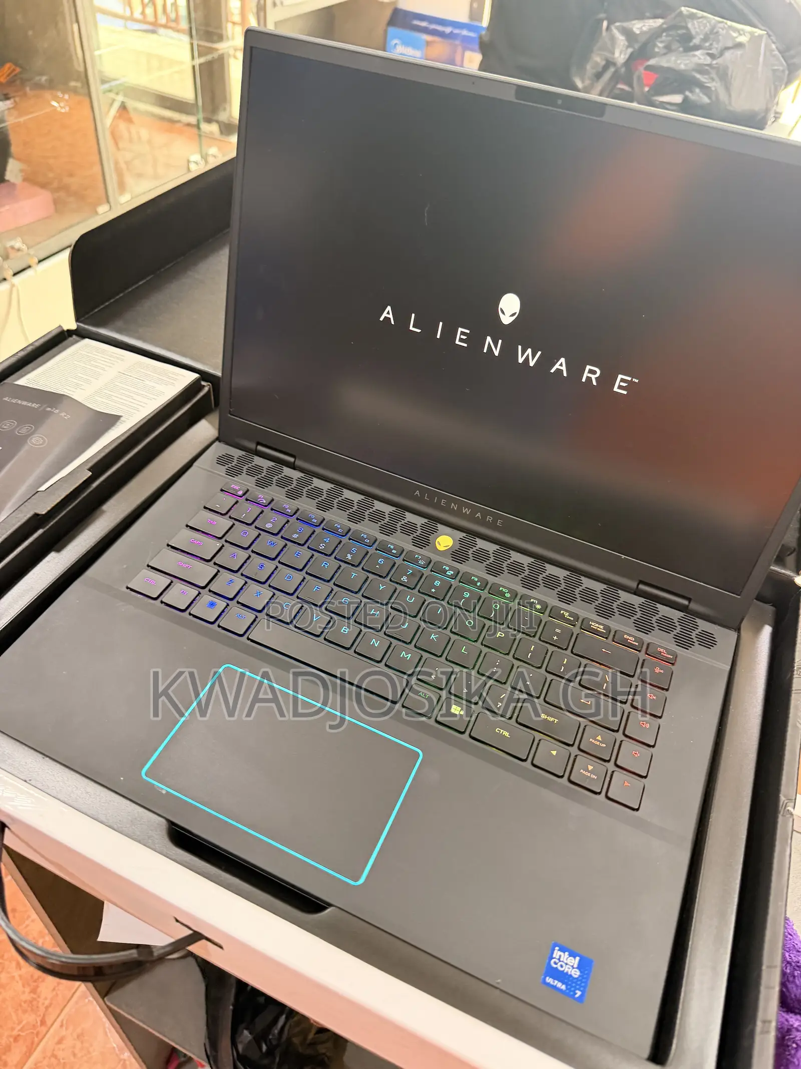 New Laptop Alienware M16 R2 16GB Intel Core Ultra 7 SSD 1T