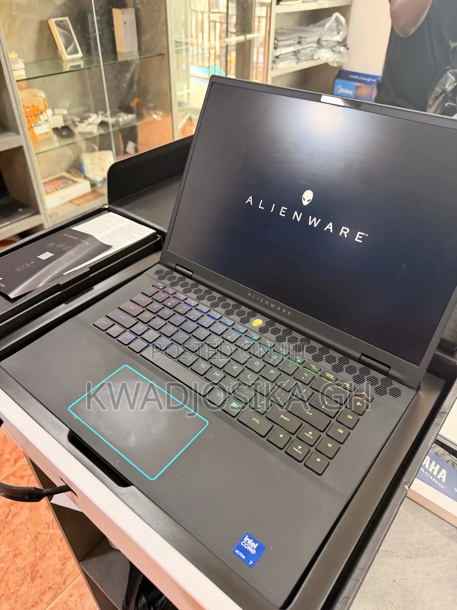 New Laptop Alienware M16 R2 16GB Intel Core Ultra 7 SSD 1T