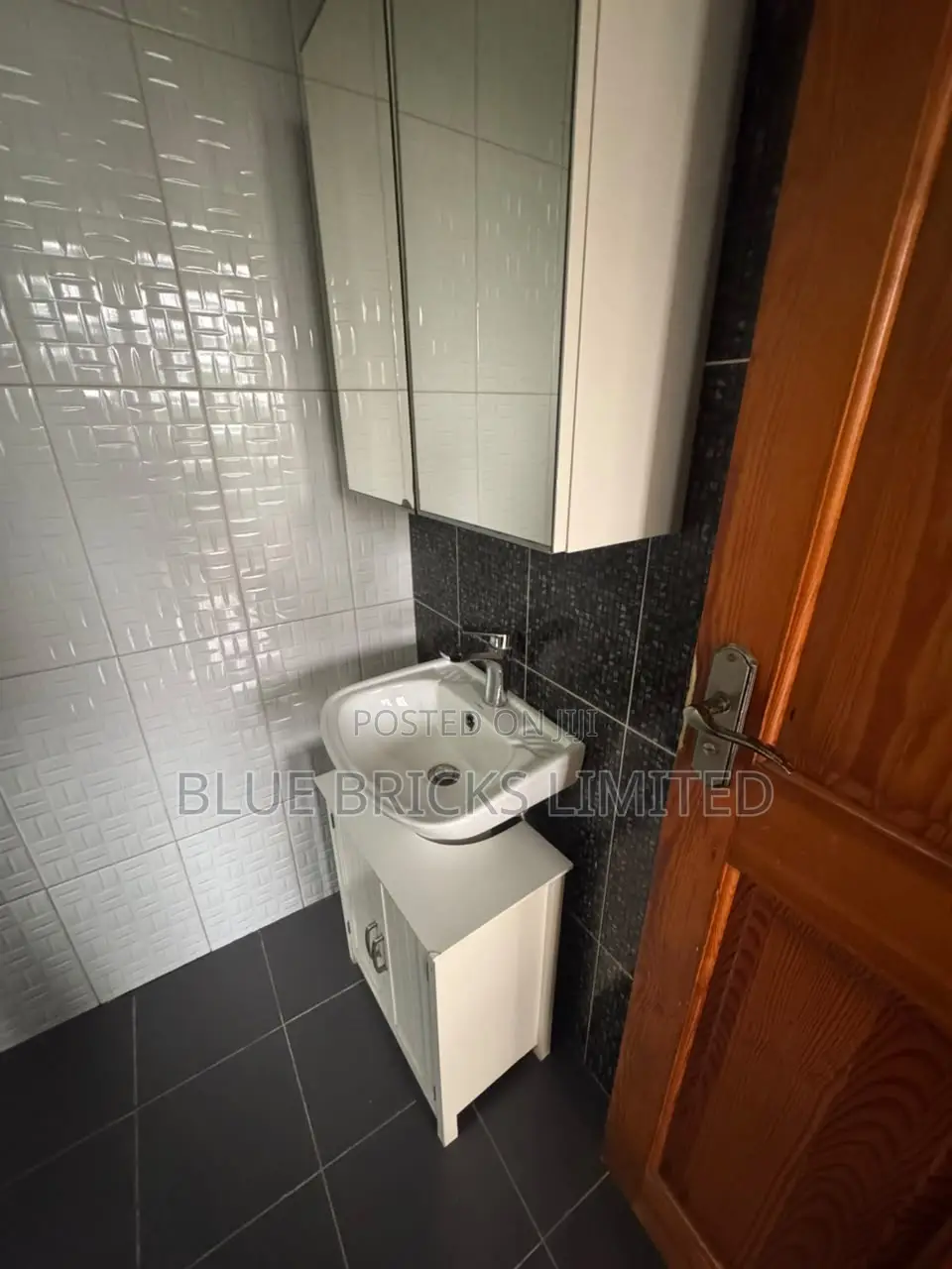 5bdrm House in Airport Hills for rent