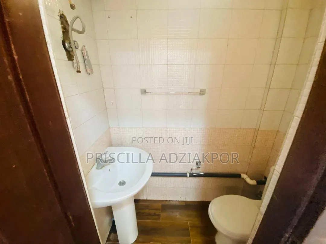 Single SHOP at Dzorwulu 
For Rent