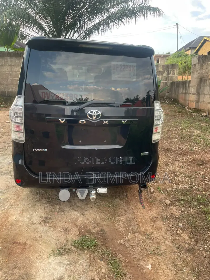Toyota Voxy V 2WD 8-Seater 2014 Black