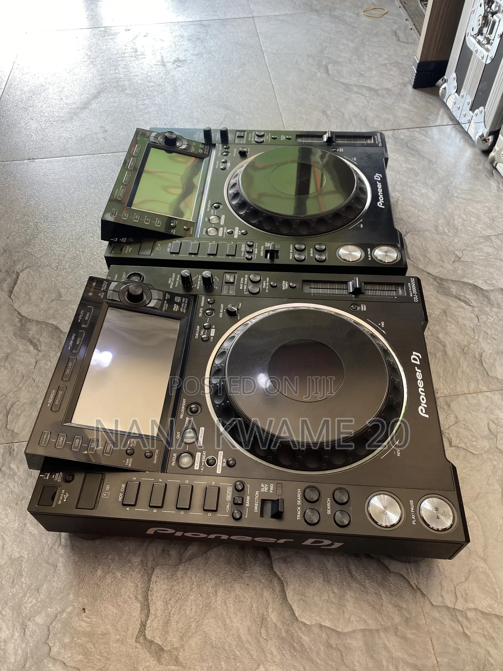 2x Pioneer CDJ 2000 Nexus 2