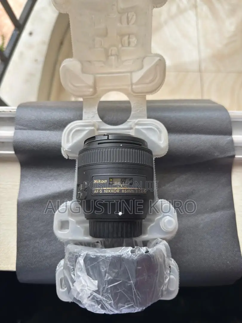 Nikon AF-S NIKKOR 85mm F/1.8g Portrait Lens