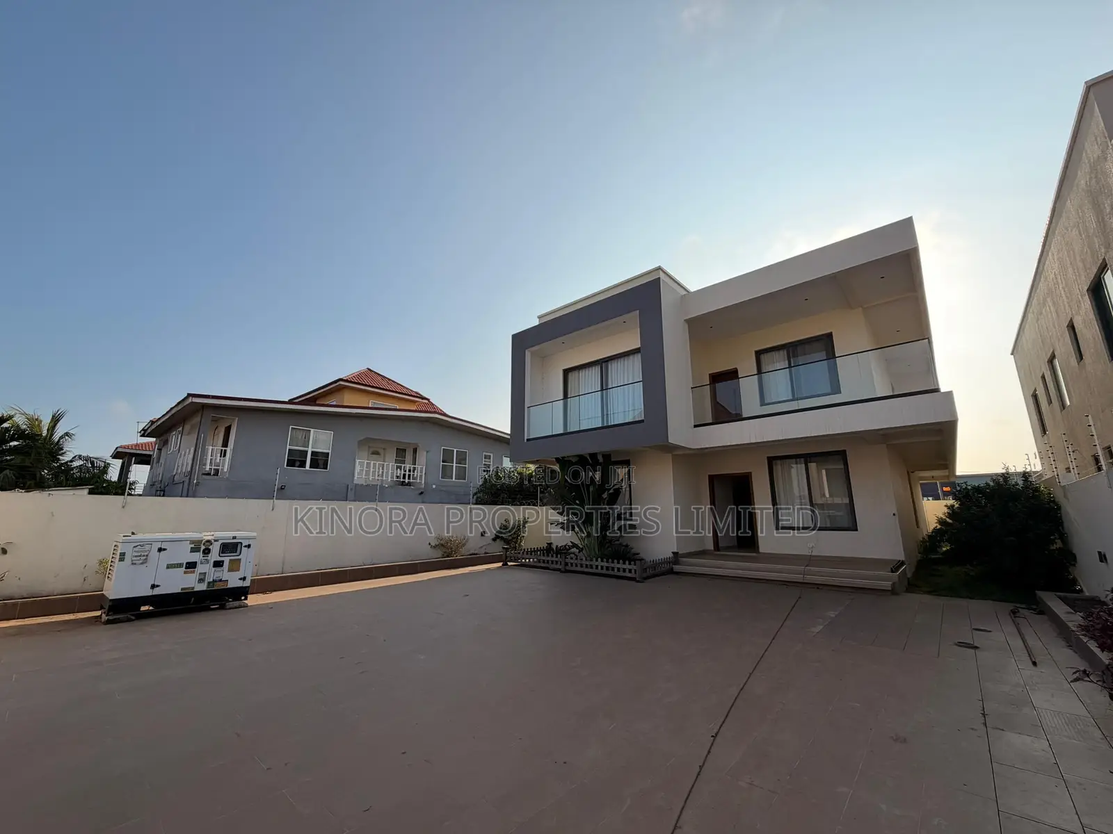 4bdrm Duplex in School Junction, Ashaley Botwe for rent