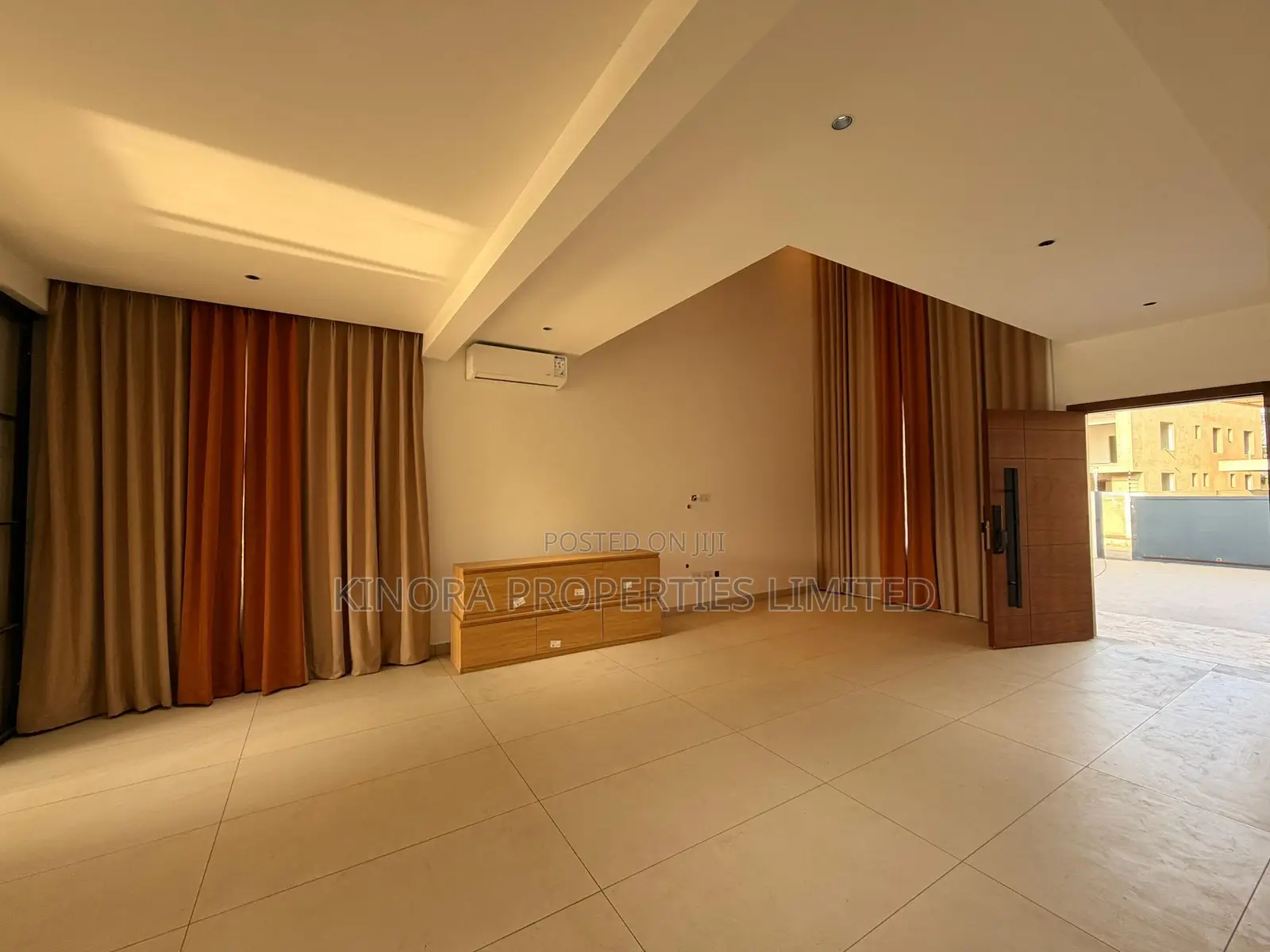 4bdrm Duplex in School Junction, Ashaley Botwe for rent