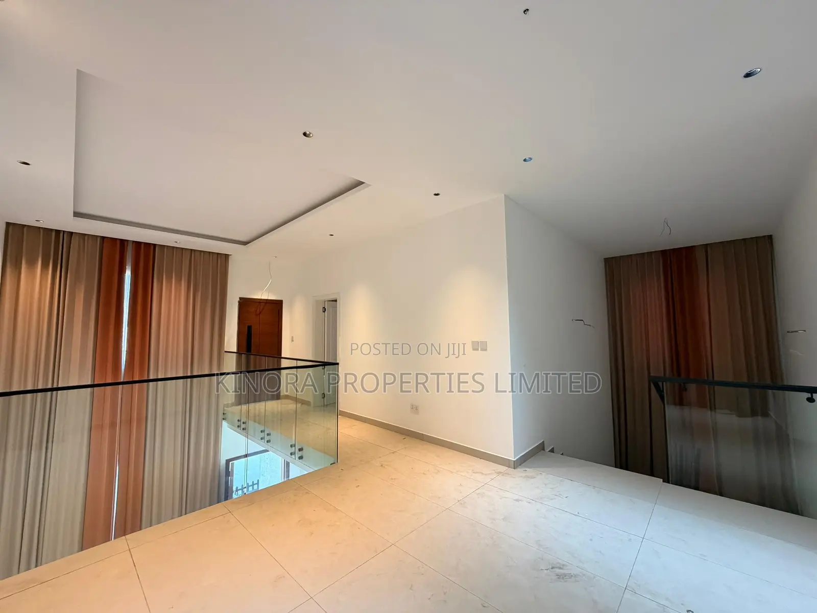 4bdrm Duplex in School Junction, Ashaley Botwe for rent