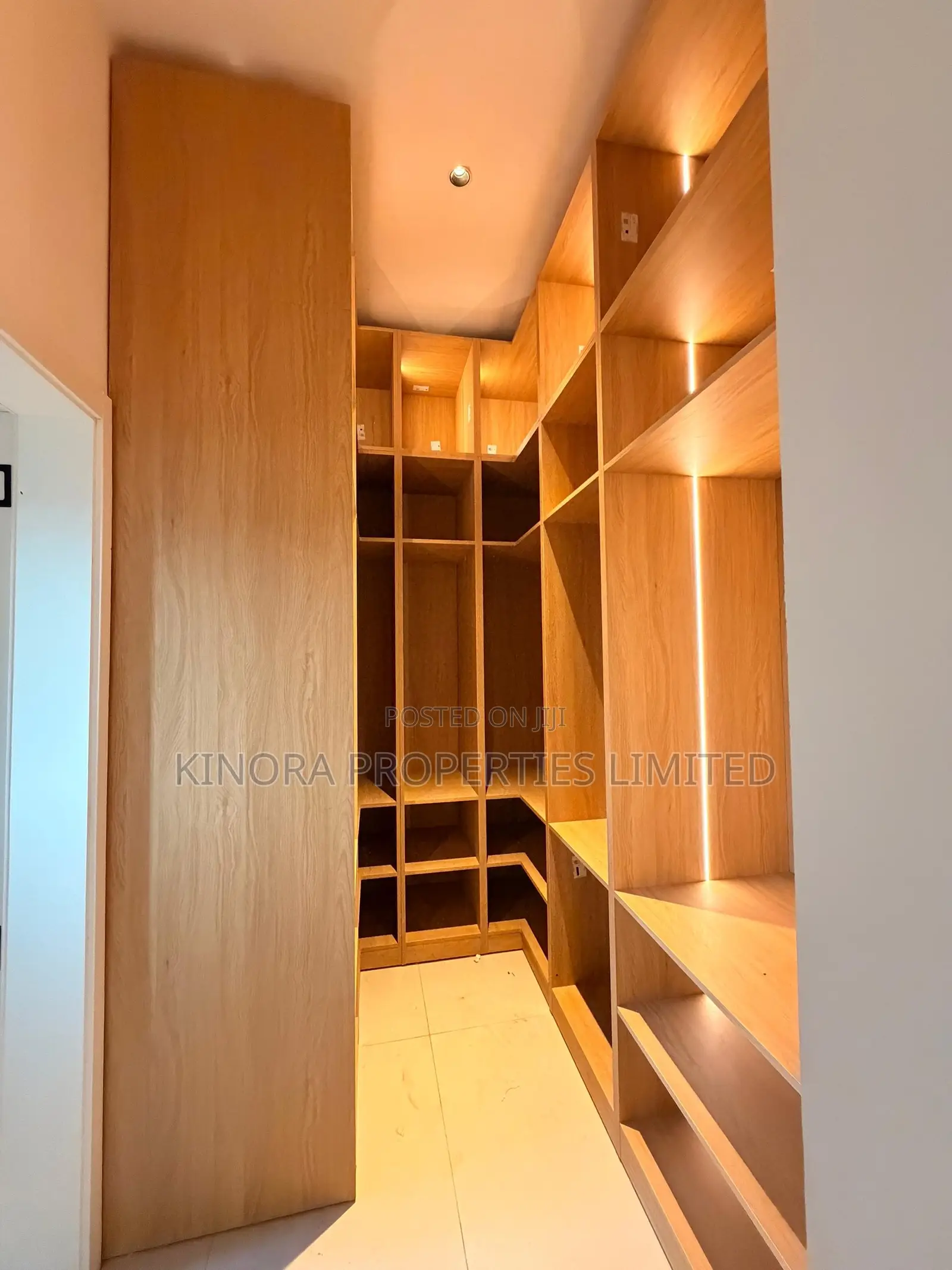 4bdrm Duplex in School Junction, Ashaley Botwe for rent