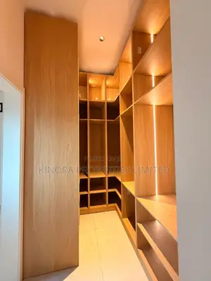 4bdrm Duplex in School Junction, Ashaley Botwe for rent