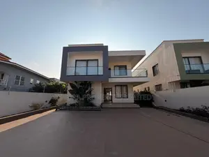 4bdrm Duplex in School Junction, Ashaley Botwe for rent