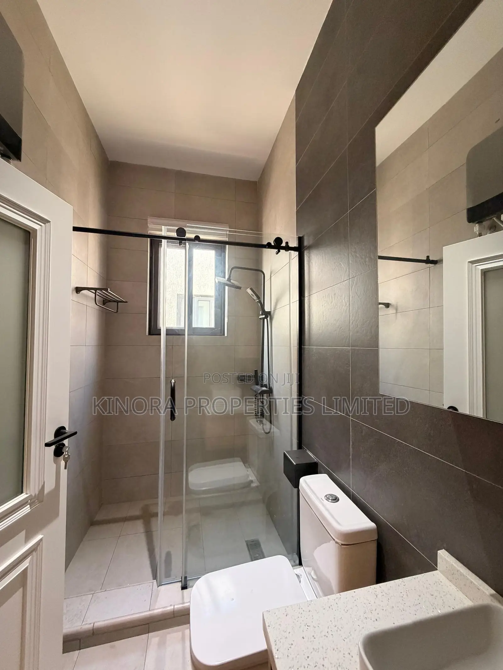 4bdrm Duplex in School Junction, Ashaley Botwe for rent