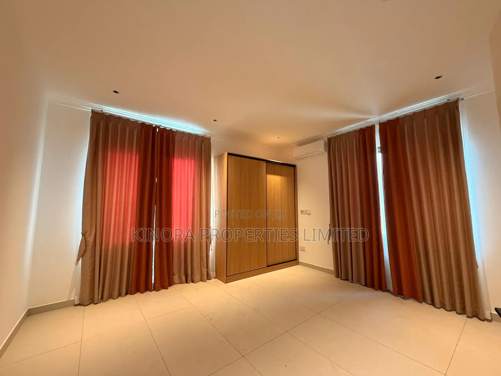4bdrm Duplex in School Junction, Ashaley Botwe for rent