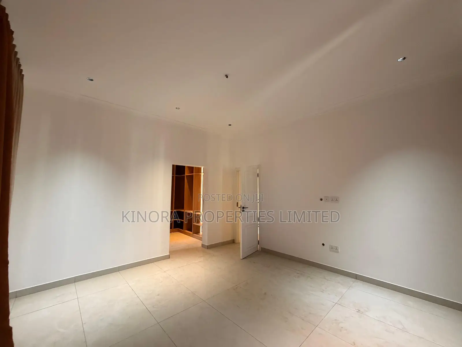 4bdrm Duplex in School Junction, Ashaley Botwe for rent