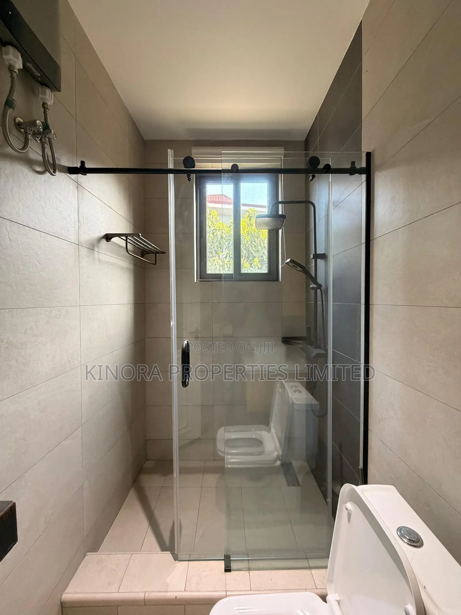 4bdrm Duplex in School Junction, Ashaley Botwe for rent