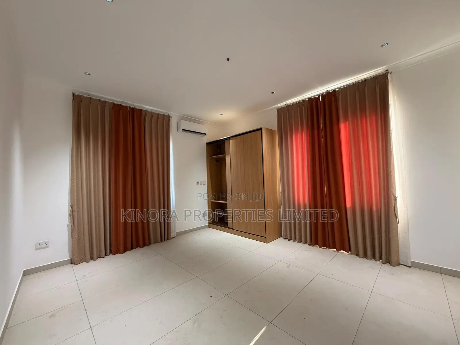 4bdrm Duplex in School Junction, Ashaley Botwe for rent