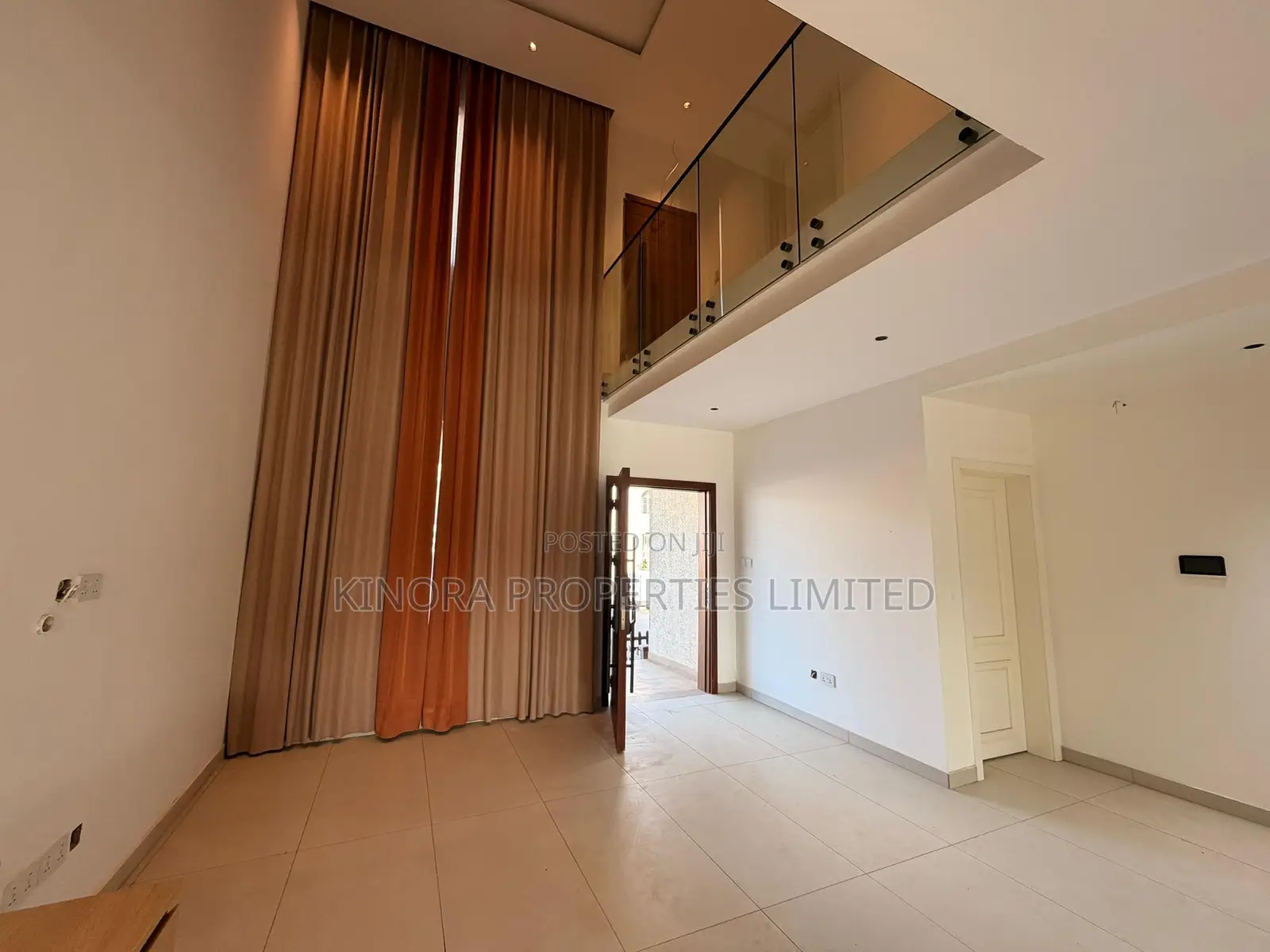 4bdrm Duplex in School Junction, Ashaley Botwe for rent
