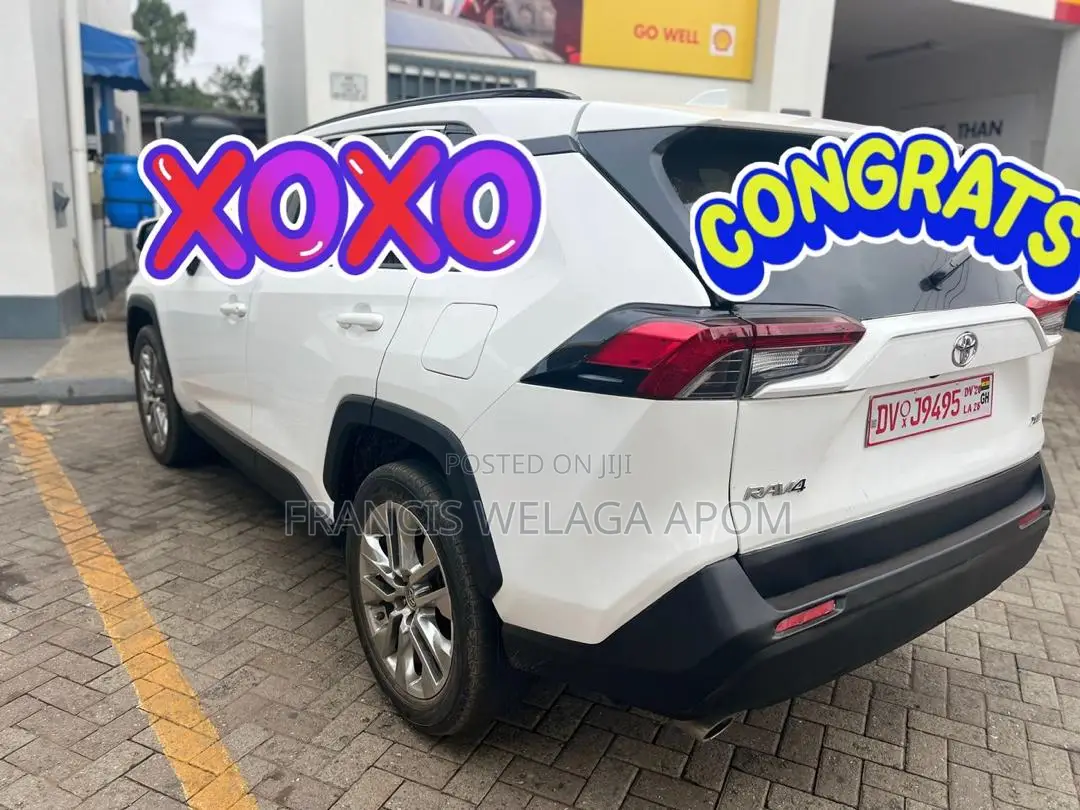 Toyota RAV4 XLE Premium AWD 2019 White