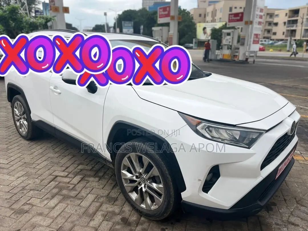 Toyota RAV4 XLE Premium AWD 2019 White