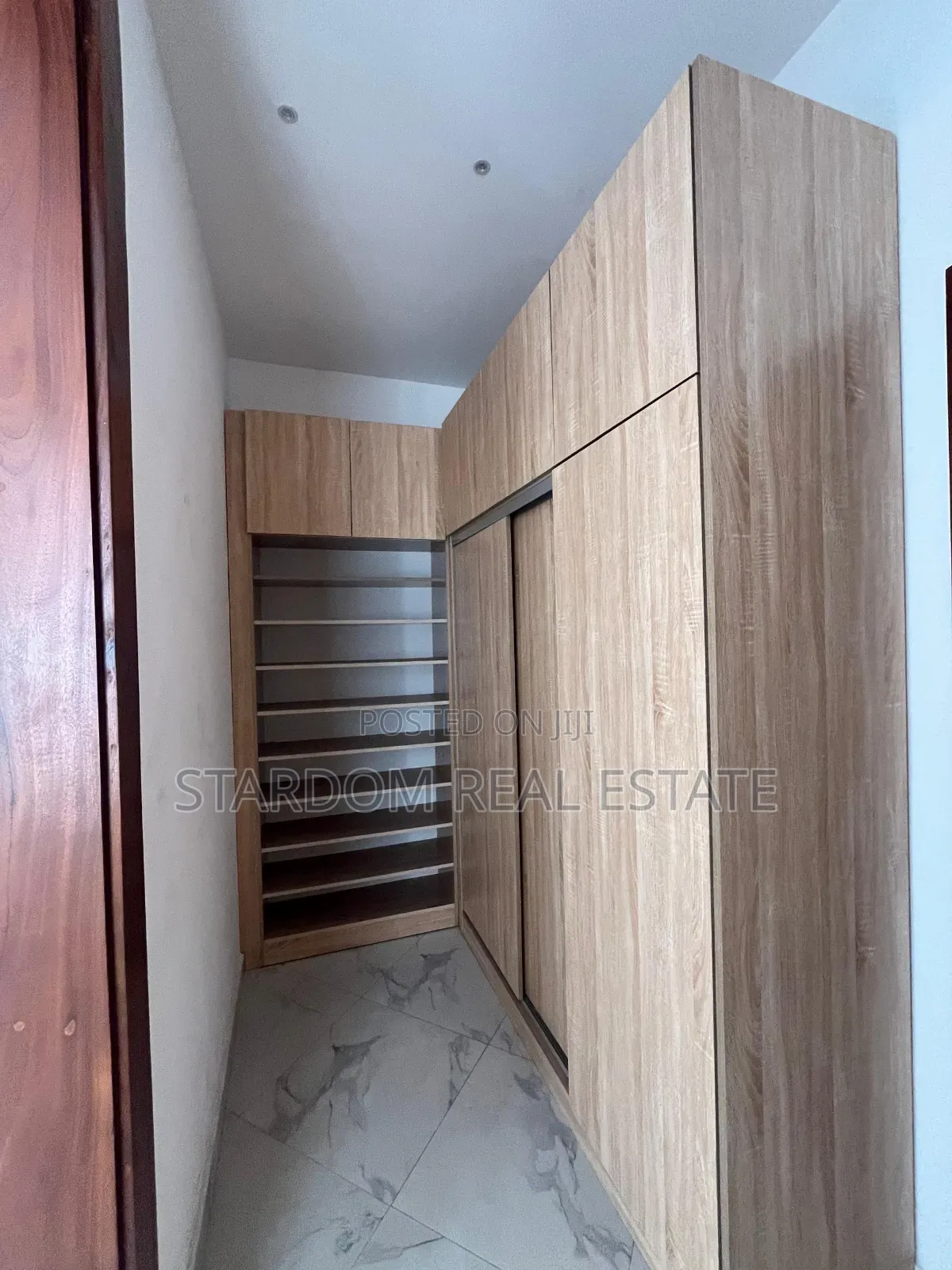 4bdrm Duplex in East Legon, American House for rent