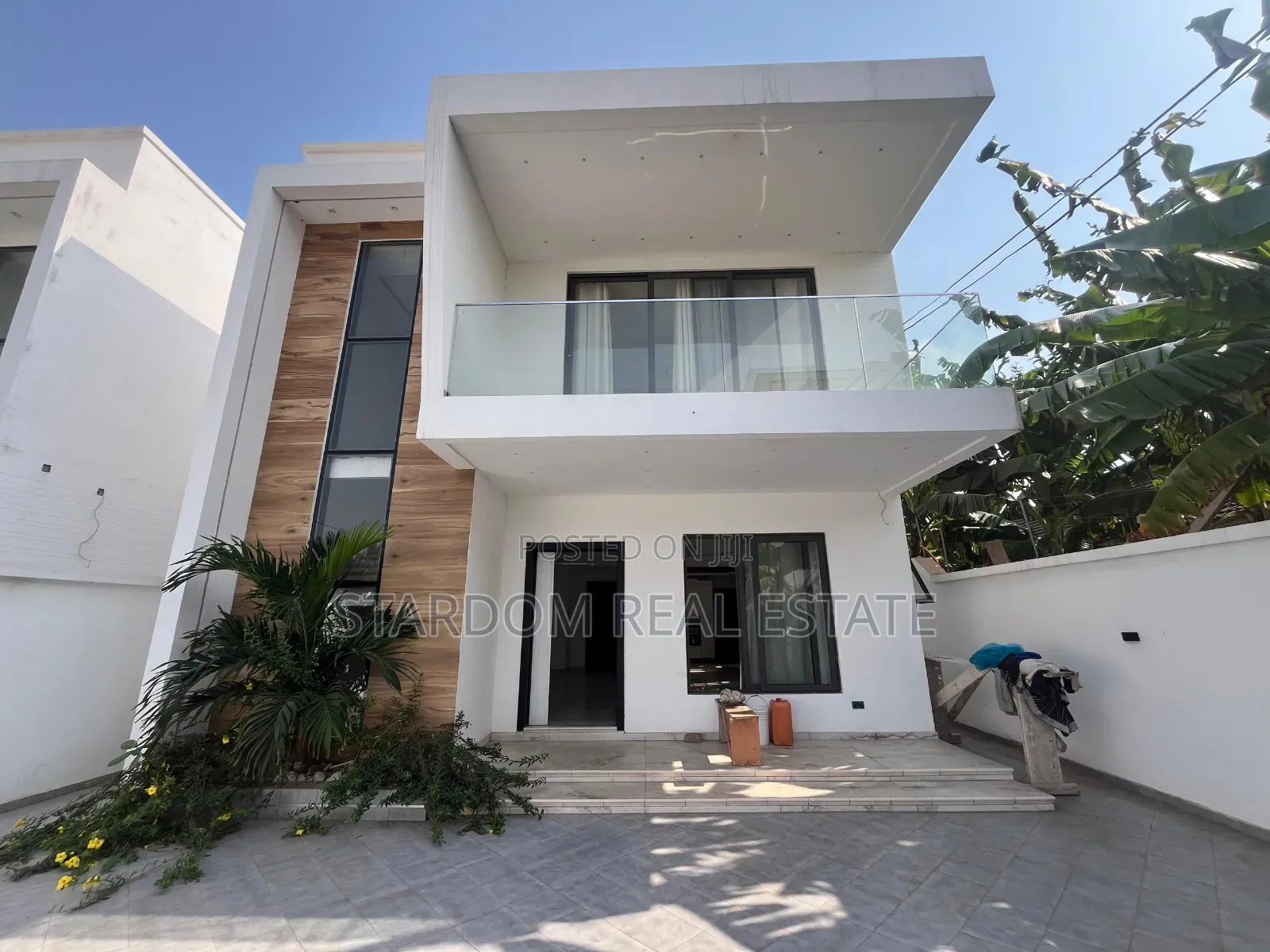 4bdrm Duplex in East Legon, American House for rent