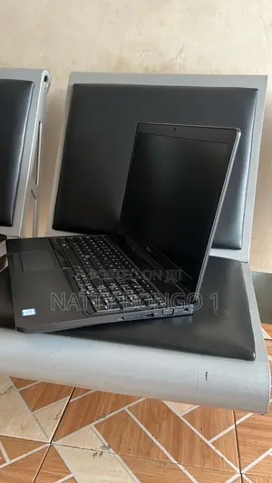 Laptop Dell Latitude 15 5580 4GB Intel Core i5 HDD 256GB