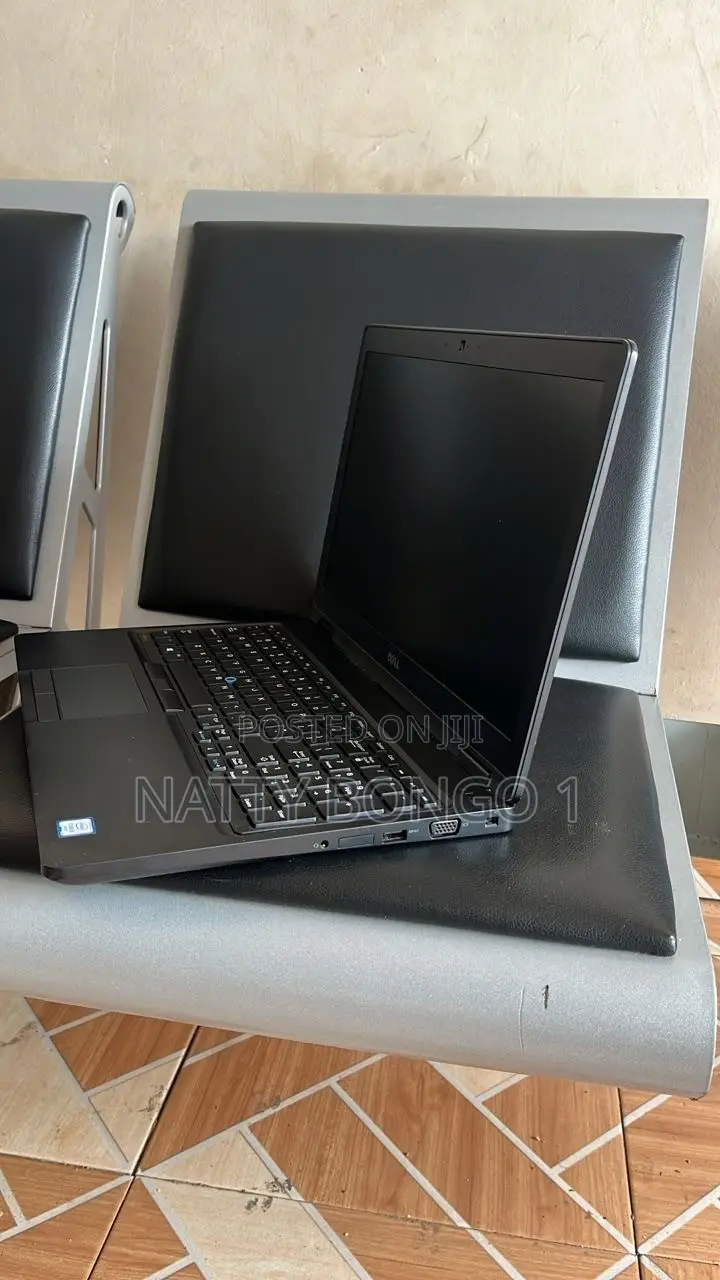 Laptop Dell Latitude 15 5580 4GB Intel Core i5 HDD 256GB