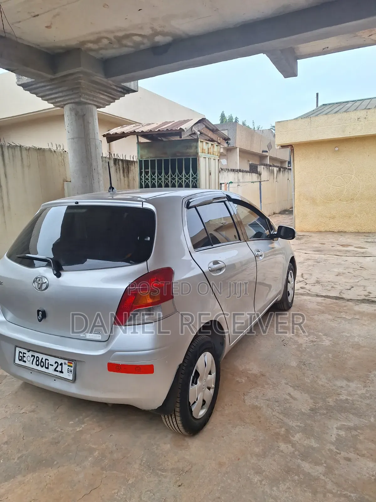 Toyota Vitz 2010 Silver