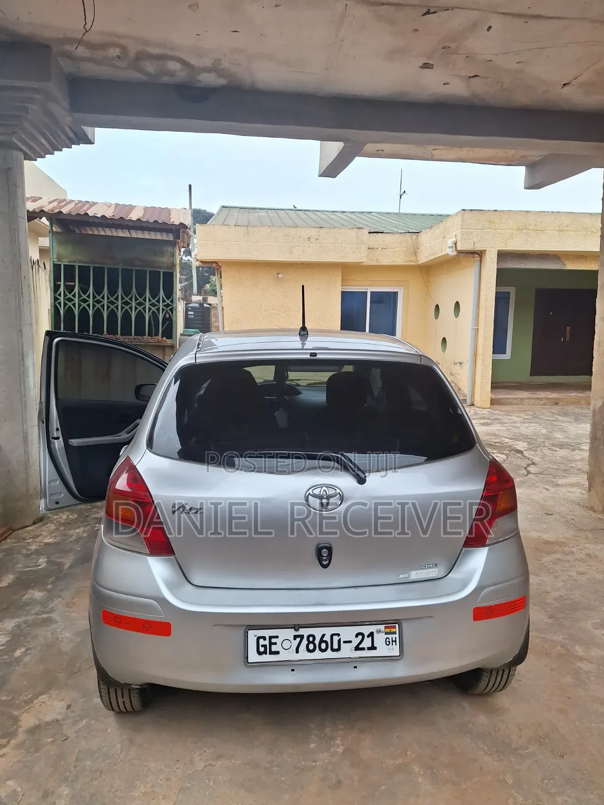Toyota Vitz 2010 Silver