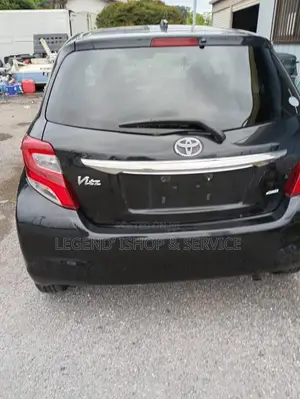 Toyota Vitz 1.3 AWD 5dr 2015 Black