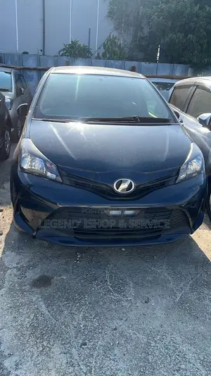 Toyota Vitz 1.3 AWD 5dr 2015 Black