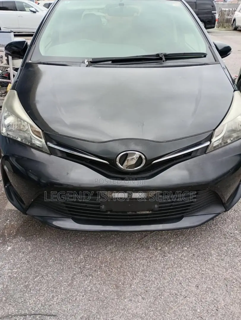 Toyota Vitz 1.3 AWD 5dr 2015 Black