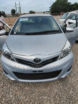 Toyota Vitz 2014 Silver