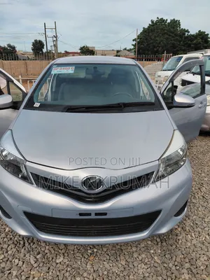 Toyota Vitz 2014 Silver