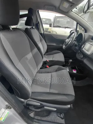 Toyota Vitz 2014 Silver
