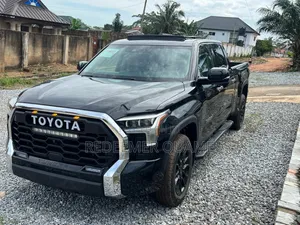 Toyota Tundra 2022 Black