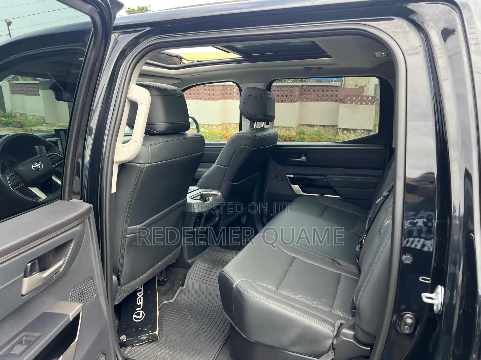 Toyota Tundra 2022 Black