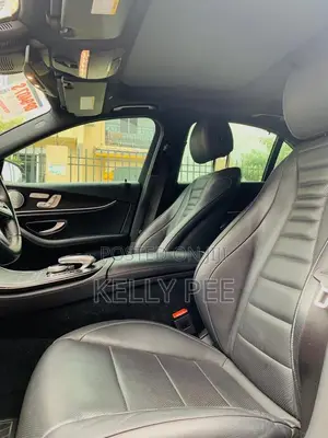 Mercedes-Benz E300 2019 Red