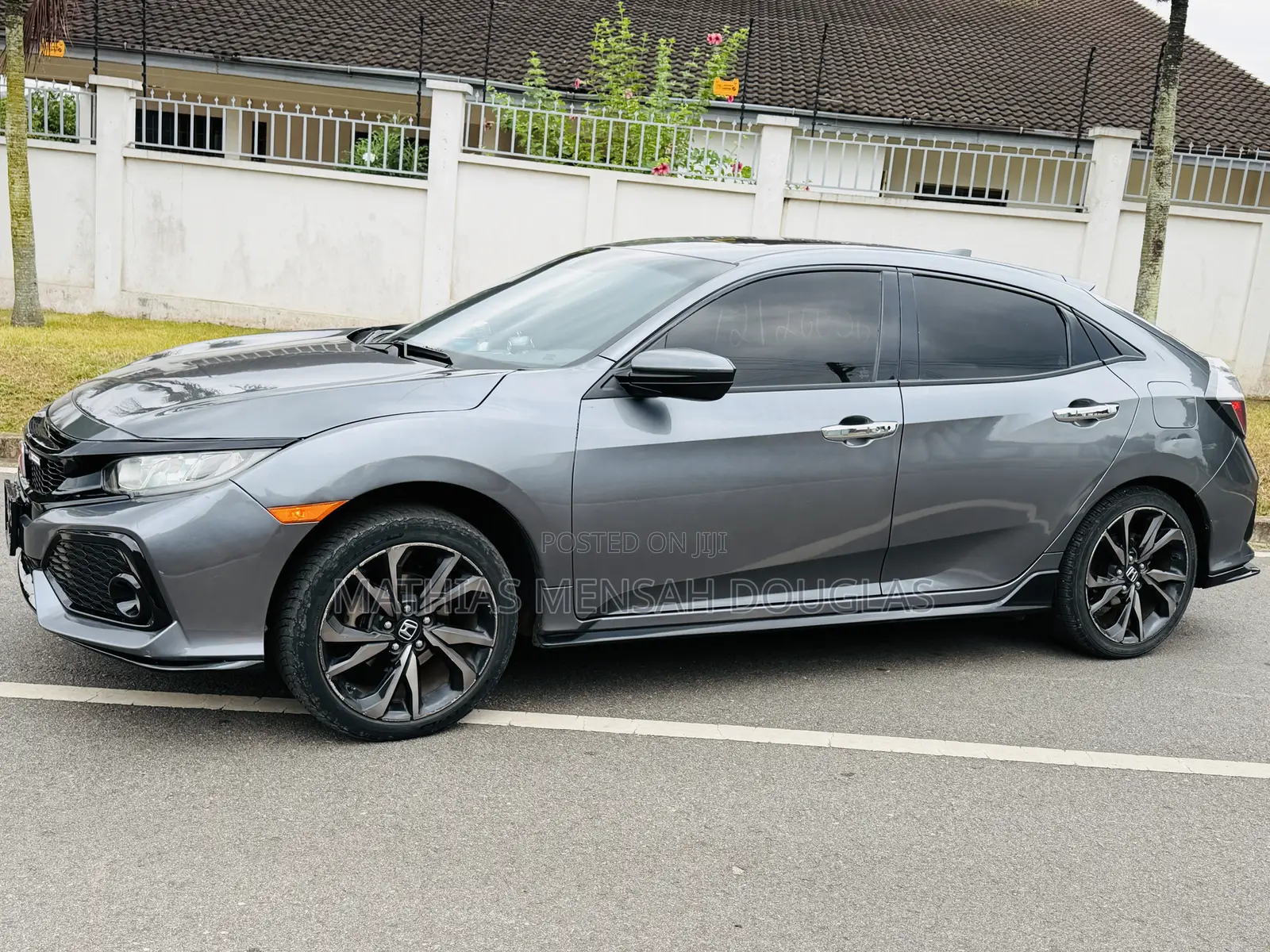 Honda Civic EX-L w/Navi 4dr Hatchback (1.5L 4cyl) 2017 Gray