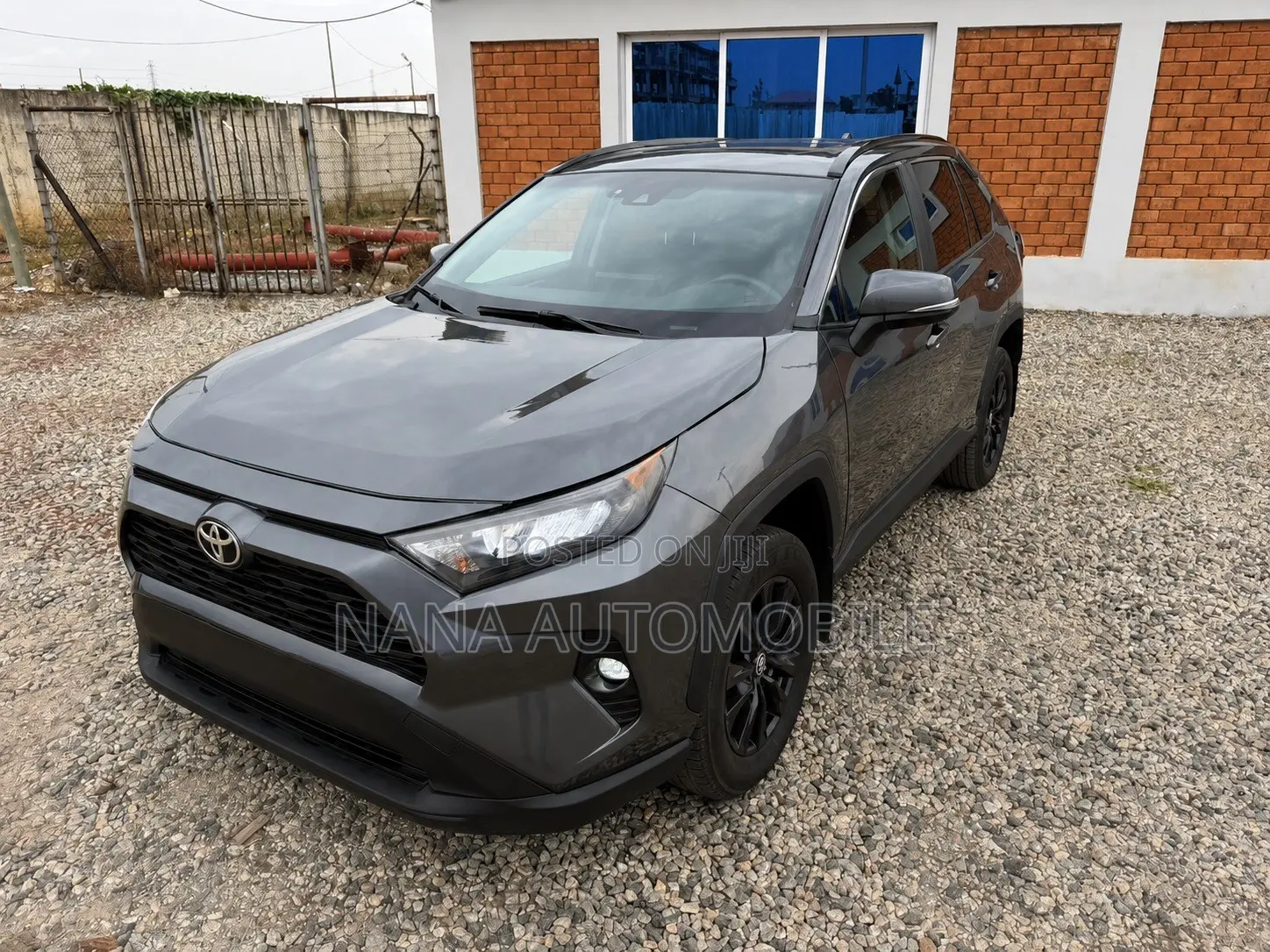 Toyota RAV4 XLE 2021 Gray