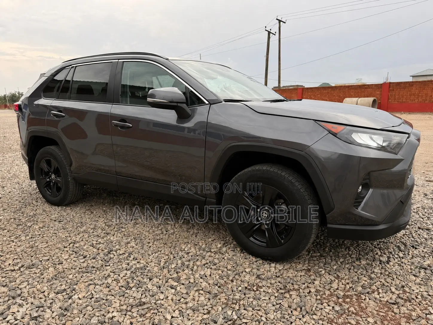 Toyota RAV4 XLE 2021 Gray