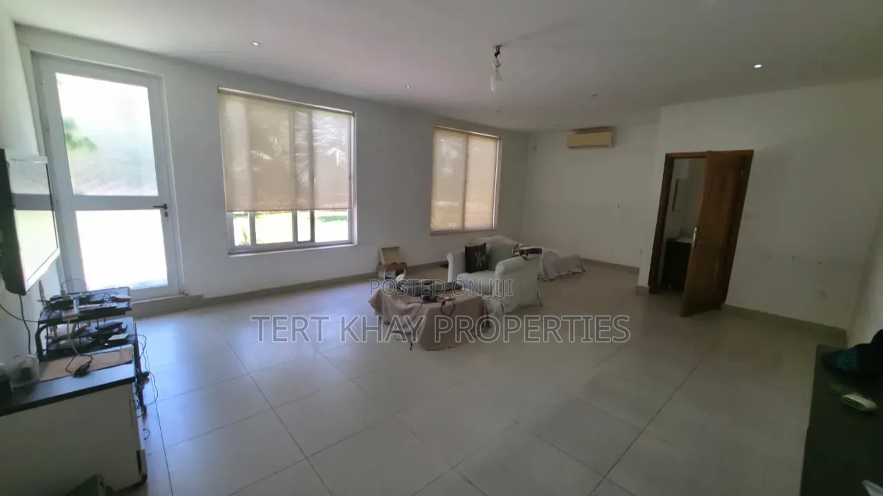 11bdrm Mansion in Airport Residential for rent