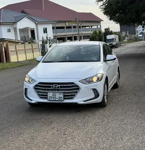 Hyundai Elantra Limited Sedan FWD (2.0L 4cyl 6A) 2017 White