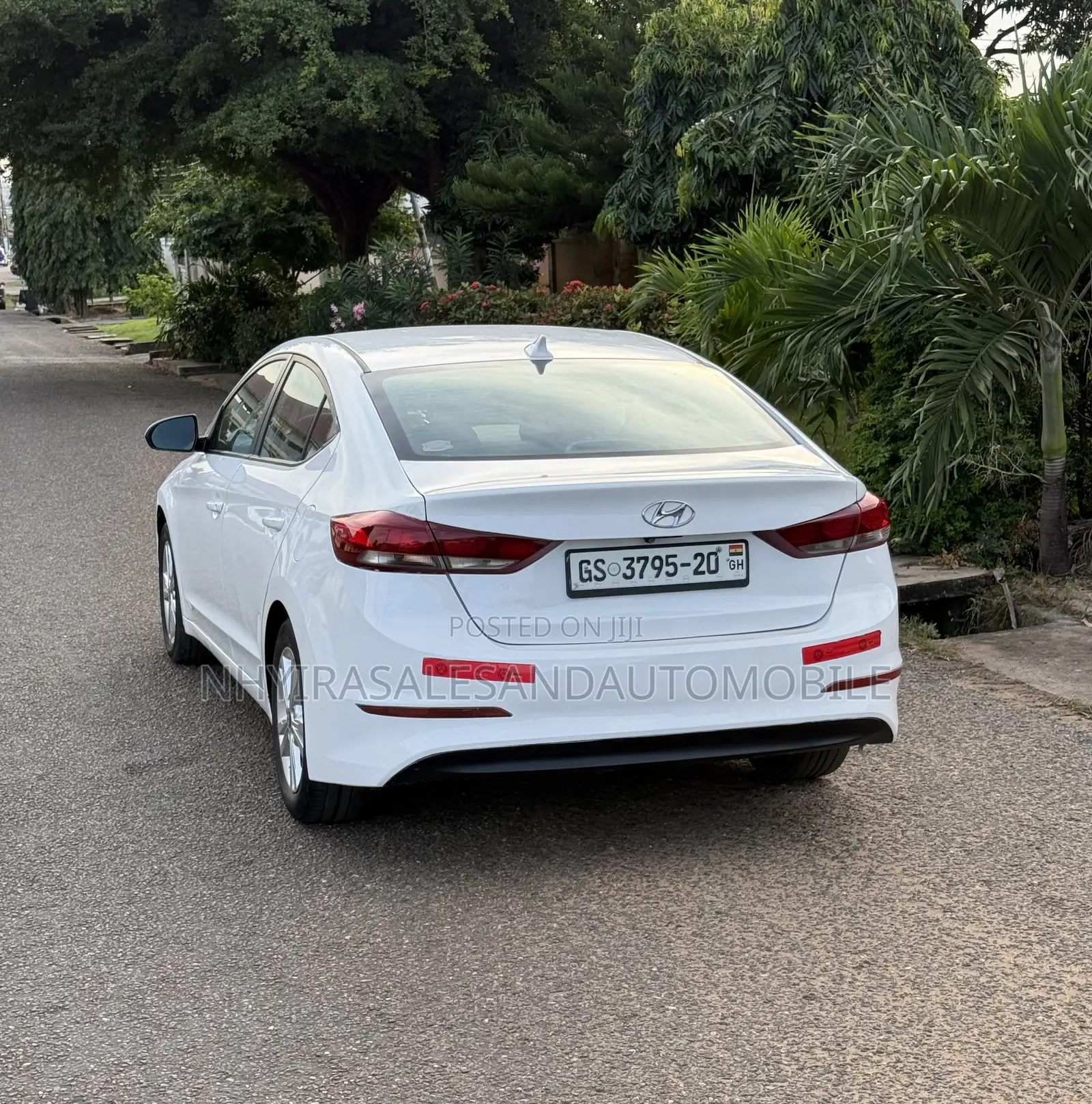 Hyundai Elantra Limited Sedan FWD (2.0L 4cyl 6A) 2017 White